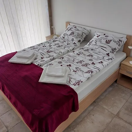 Szarszo Apartment